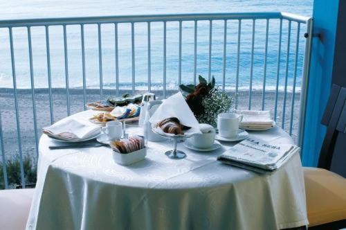 Meridian Hotel Гуардия-Пьемонтезе Экстерьер фото