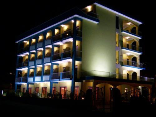 Meridian Hotel Гуардия-Пьемонтезе Экстерьер фото