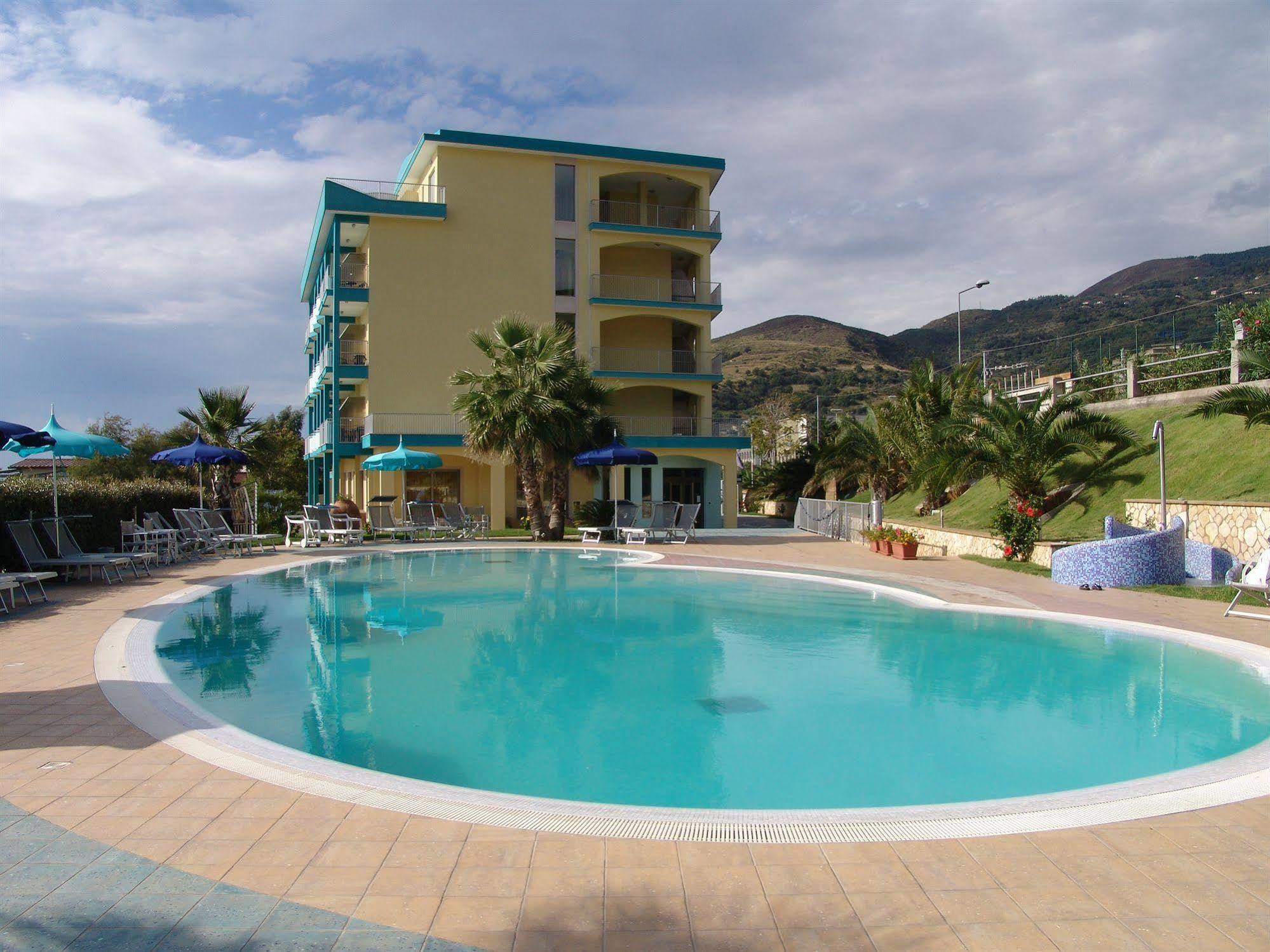 Meridian Hotel Гуардия-Пьемонтезе Экстерьер фото