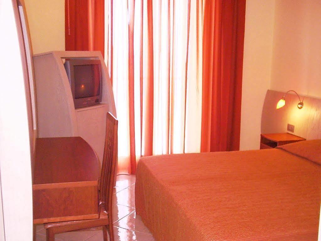 Meridian Hotel Гуардия-Пьемонтезе Экстерьер фото