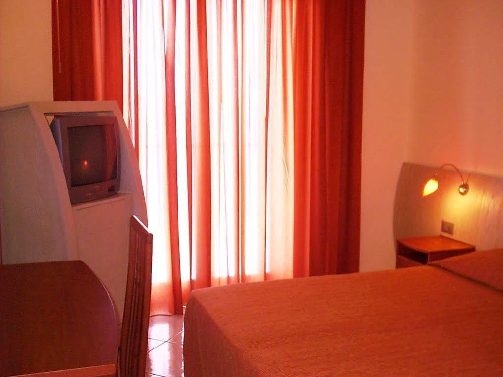 Meridian Hotel Гуардия-Пьемонтезе Экстерьер фото