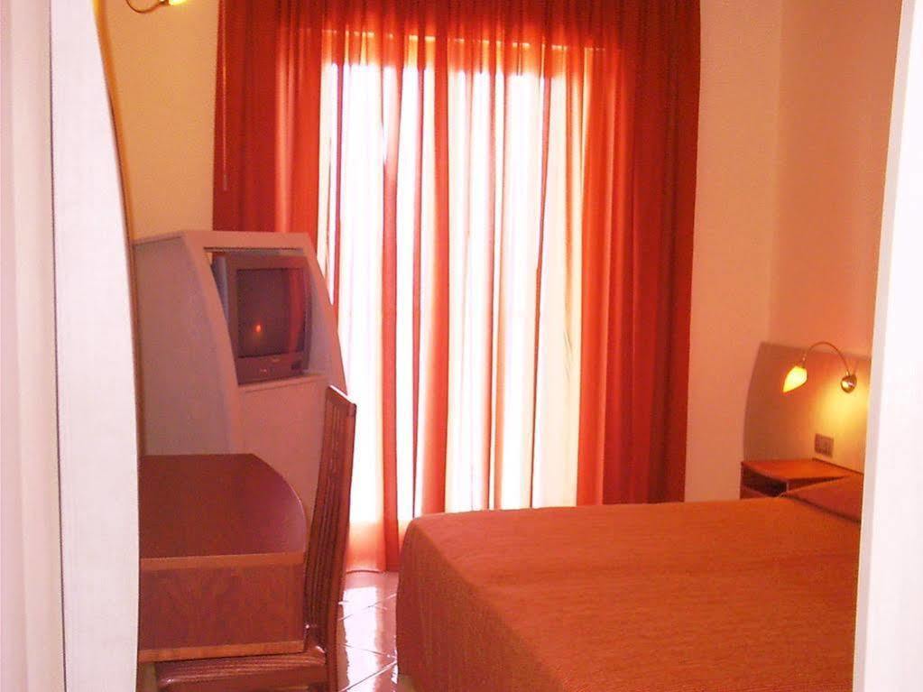 Meridian Hotel Гуардия-Пьемонтезе Экстерьер фото